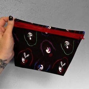 Kiss band zippered makeup bag
